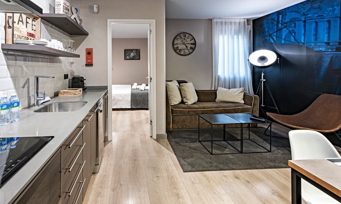 El Camp de l'Arpa del Clot Apartment | Cozy 2-Bedroom Apartment Near Sagrada with Spa & Breakfast