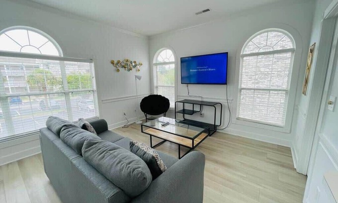 Central Myrtle Beach Apartment | Cozy 1BR Condo at Magnolia Place - Pet Friendly Retreat