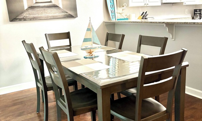 Gulf Shores Condo | Cozy Condo Retreat Steps from the Beach - Guest Rated 9.8