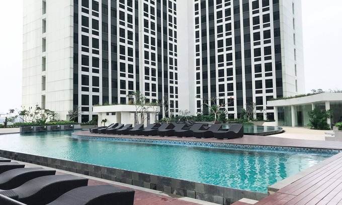 Cikarang Apartment | Cozy Studio Retreat at Pollux Chadstone with Pool Access