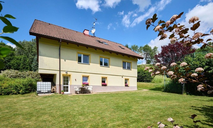 Svoboda nad Upou Apartment | Cozy Apartment for 4 with WiFi, Patio & Pet-Friendly Amenities