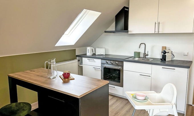 Velden am Worther See Apartment | Cozy Apartment for 5 with WIFI, Pets Welcome & Parking