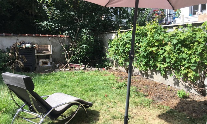 Dailly Apartment | Cozy Apartment with Backyard Near City Center and Breakfast