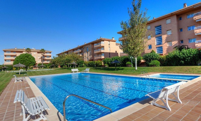 Mas Pinell Apartment | Relaxing Apartment for 6 with Pool, Terrace & Ocean View