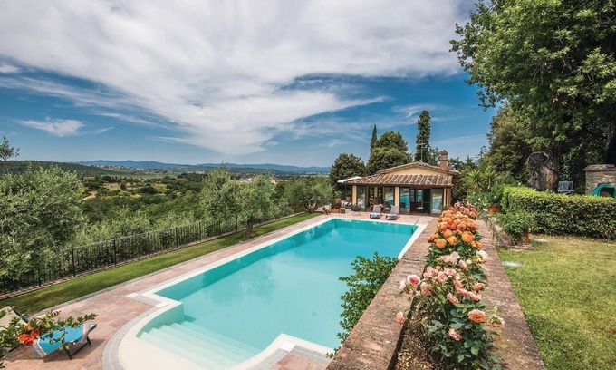 Ponte Buriano Apartment | Inviting Apartment with Pool and Scenic Views Near Civitella