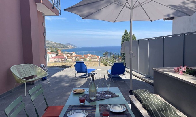 San Lorenzo al Mare Apartment | Comfortable Apartment for 5 with Ocean View and Free WiFi