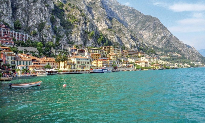 Lonato del Garda Apartment | Serene 1 Bedroom Retreat in Lonato del Garda with Pool