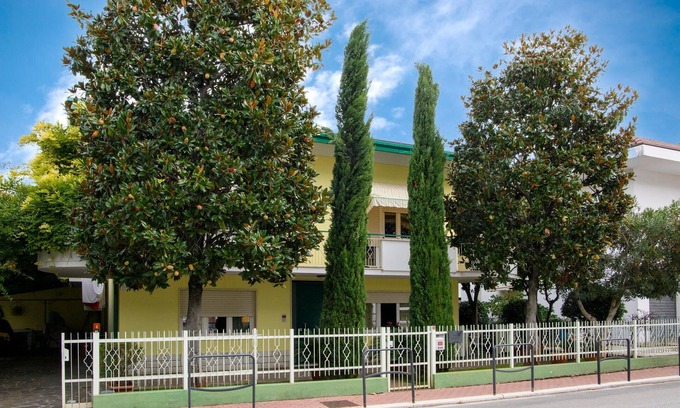 Misano Adriatico Apartment | Cozy 1 Bedroom Retreat in Misano Adriatico with Ocean View