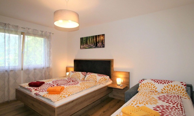 Holdernach Apartment | Cozy Apartment for 5 with Terrace, WiFi & Lake View