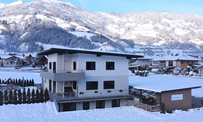 Finsing Apartment | Cozy Apartment for 5 with Lake View, Terrace & Parking