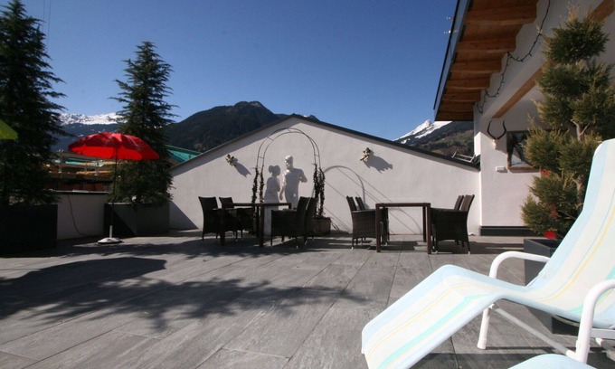Uderns Apartment | Cozy Apartment for 6 with Lake View, WIFI & Parking