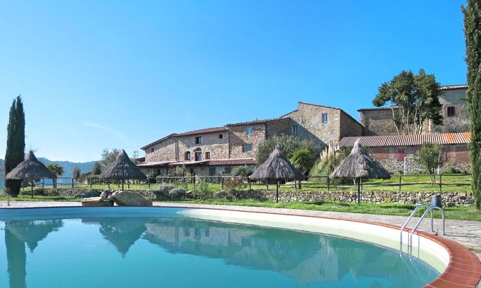 Santo Villa | Inviting Villa Apartment with Pool, Pets Welcome & Panoramic Views