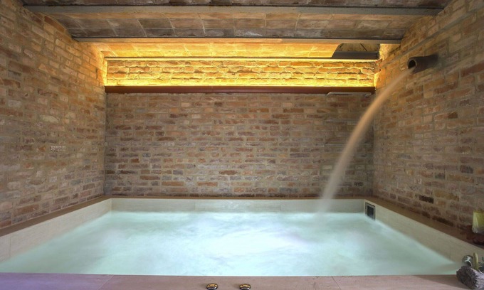Pieve a Nievole Apartment | Welcoming Apartment for 4 with Pool, Hot Tub & Pets Allowed