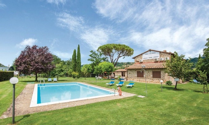 Poggiarello Villa | Nice apartment in villa for 4 people with pool, A/C, TV and parking, close to Siena