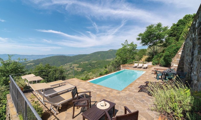 Loro Ciuffenna Apartment | Top-Rated 1 Bedroom Stay in Loro Ciuffenna with Pool