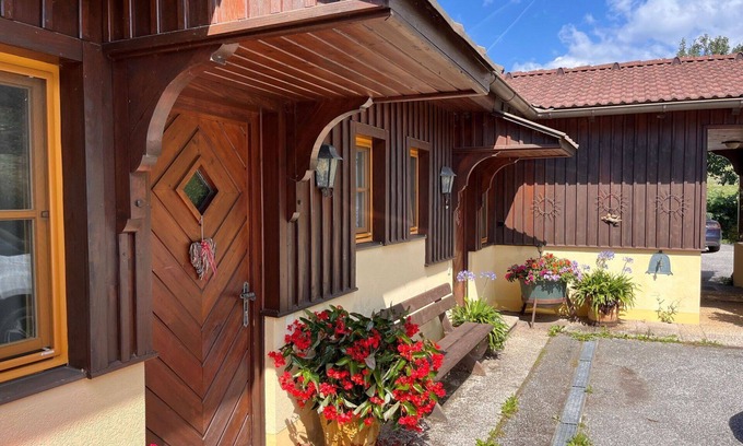 Treffen Villa | Cozy Villa Apartment for 4 with PETS, WIFI & Lake Views