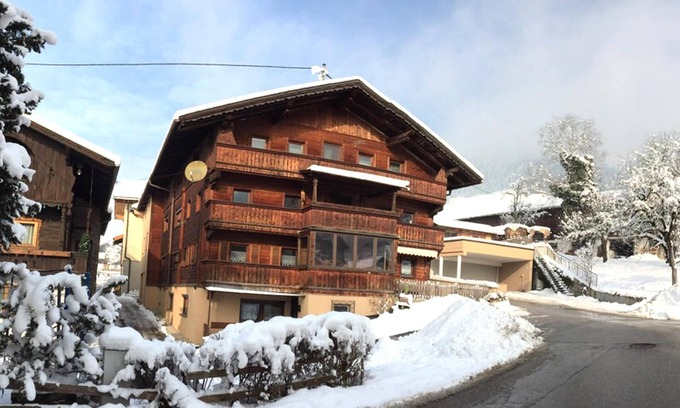 Bruck am Ziller Apartment | Cozy Tyrolean-Style Apartment with Breakfast and Kitchen