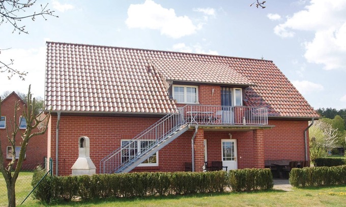 Roggentin Apartment | Inviting 2-Bedroom Retreat in Mirow OT Qualzow