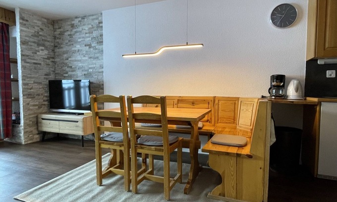 Noveli Apartment | Cozy Apartment Steps from the Ski Lifts with Spa Access