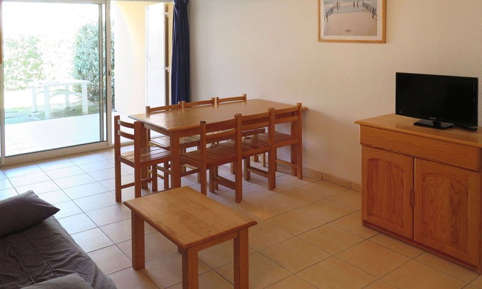Carcans Plage Apartment | Cozy Apartment for 6 with Ocean View, Terrace & Pets Welcome