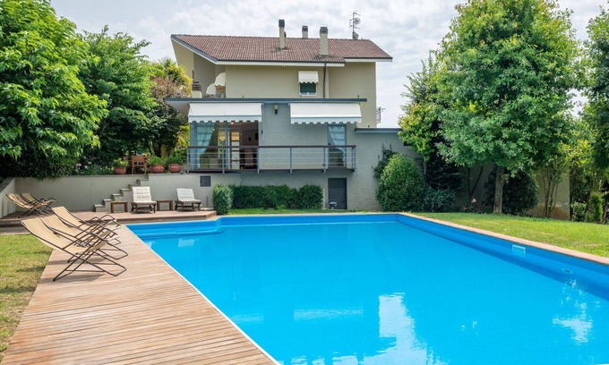 Monteu Roero Apartment | Inviting Apartment for 6 with Private Pool and A/C