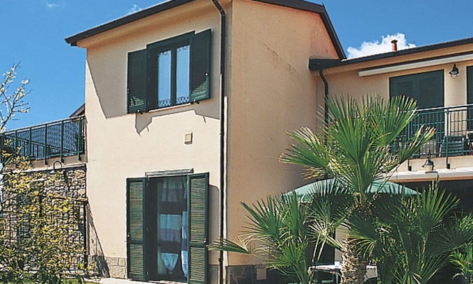 Piani-Ciapin Apartment | Pet-Friendly Apartment for 6 with Pool and Ocean Views
