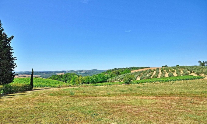 San Gimignano Apartment | Inviting Apartment for 4 with Pool, A/C & Panoramic Views
