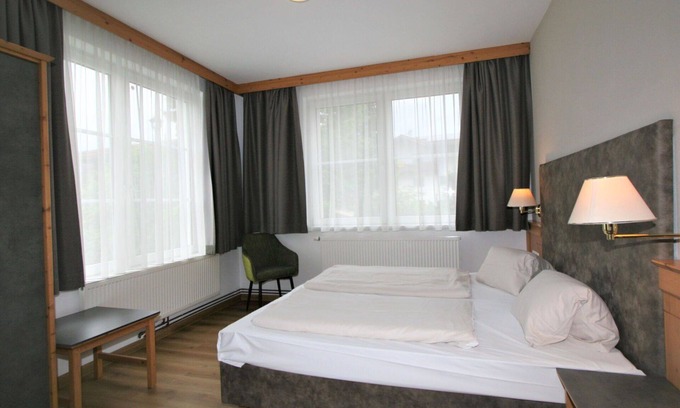 Stumm Apartment | Comfortable Apartment for 10 with Pool and Pet-Friendly Perks