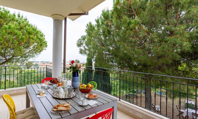 Foggetta Apartment | Spacious Apartment for 10 with Ocean View and Pet Friendly