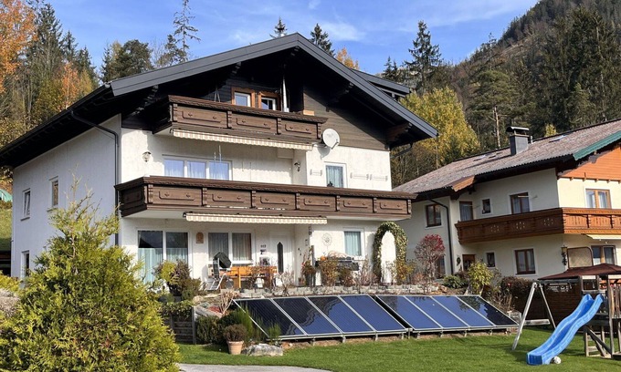 Haus Apartment | Inviting Apartment for 10 with WIFI, Patio & Pet-Friendly