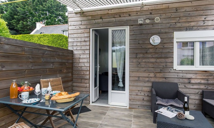 Locquirec Apartment | Cozy Oceanfront Apartment with Pet-Friendly Amenities