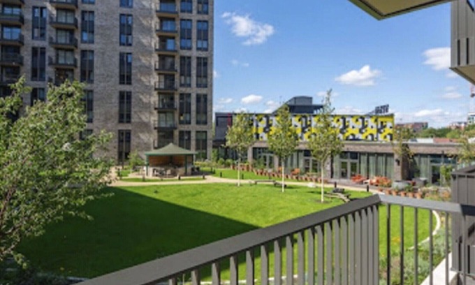 Preston Apartment | Charming Apartment for Two with Terrace and Modern Amenities