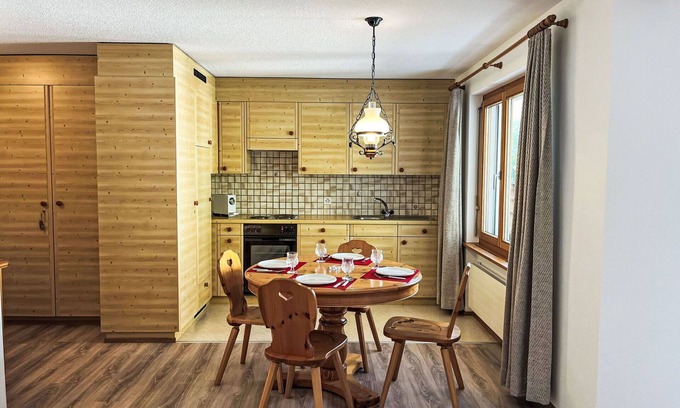Grisons Apartment | Nice apartment for 2 guests with pool, WIFI, TV, balcony, pets allowed, panoramic view and parking