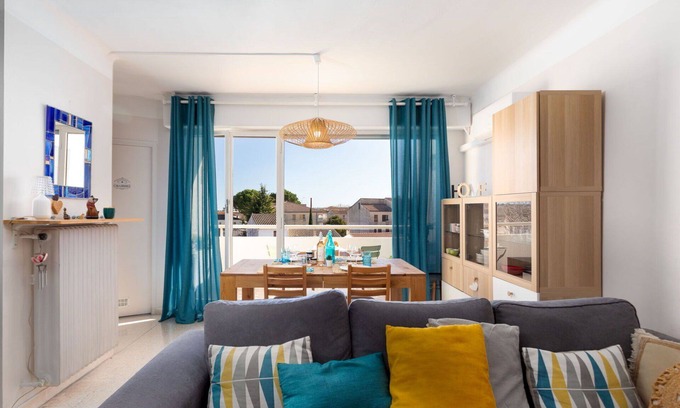 Lunel Apartment | Cozy Oceanfront Apartment for 2 with Terrace & A/C