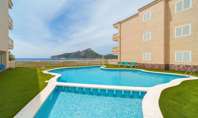 Andraitx Apartment | Cozy Oceanfront Apartment with Pool and Balcony for Two