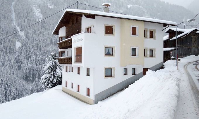Kappl Apartment | Inviting Apartment for 20 with WIFI, Kitchen, and Balcony
