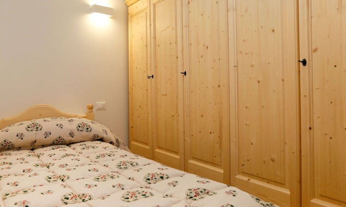 Raveo Apartment | Nice apartment for 3 guests with WIFI, TV, patio, pets allowed and parking