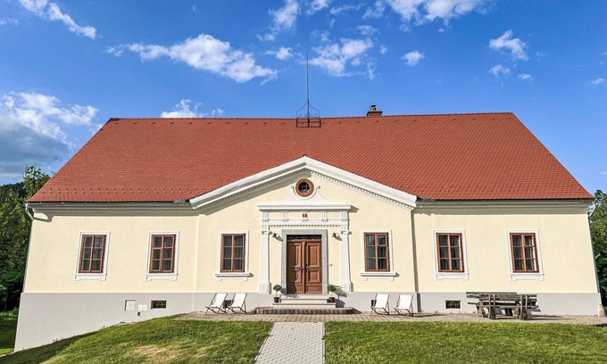 Spodnja Polskava Apartment | Nice apartment for 3 people with pool, WIFI, TV and parking