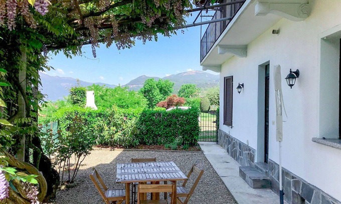 Luino Apartment | Comfortable Apartment for 3 with Lake View and Wifi
