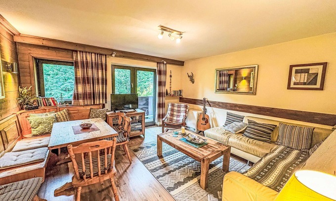 Saalbach-Hinterglemm Apartment | Nice apartment for 4 guests with WIFI, TV and balcony