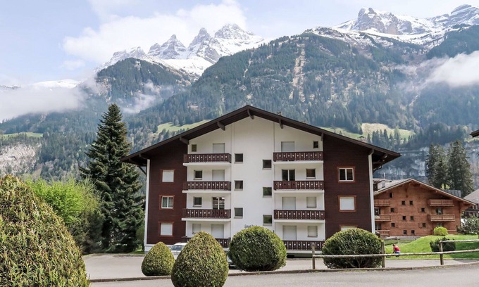 Champery Apartment | Nice apartment for 4 guests with WIFI, TV, balcony, panoramic view and parking