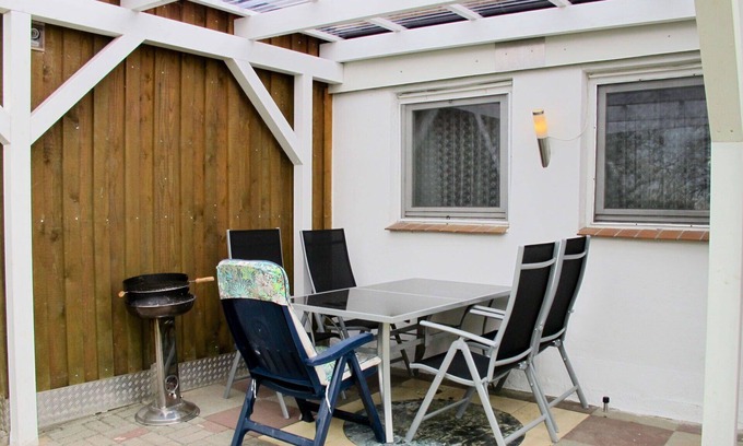Cuxhaven Apartment | Charming Oceanfront Apartment for 4 with WiFi and Terrace