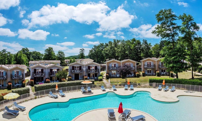 Barbaste Apartment | Cozy Apartment for 4 with Pool, Balcony & Pet-Friendly Options