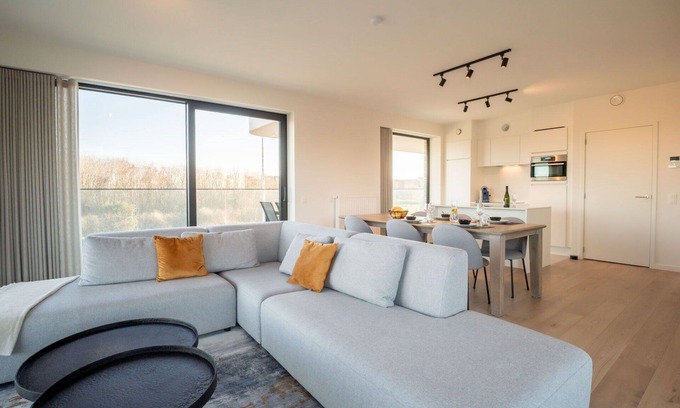 Blankenberge Apartment | Cozy Apartment for 4 with Oceanfront View & Terrace