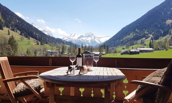 Gstaad Apartment | Cozy Apartment for 4 with Balcony, Parking & WiFi Access