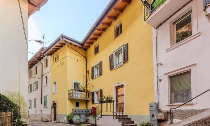 Riva del Garda Apartment | Nice apartment for 4 guests with A/C, WIFI, TV, terrace and pets allowed