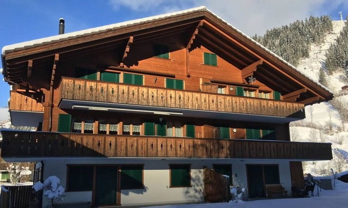 Lenk Apartment | Nice apartment for 4 guests with WIFI, TV, balcony and parking