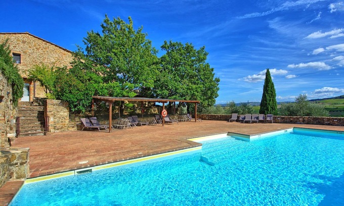 Montalcino Apartment | Pet-Friendly Apartment with Pool & Panoramic Views