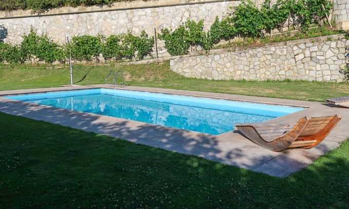 Albions Apartment | Cozy Apartment for 4 with Pool, WIFI, and Pet Friendly