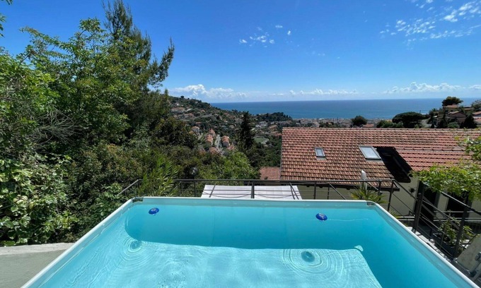 Alassio Apartment | Nice apartment for 4 people with A/C, WIFI, private pool, TV, terrace and pets allowed